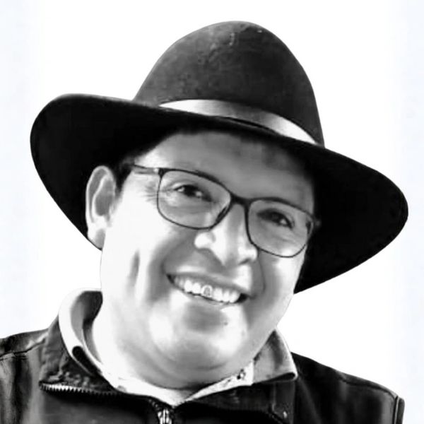 Victor Llumiugsi — Driver & transport, APU Experiences